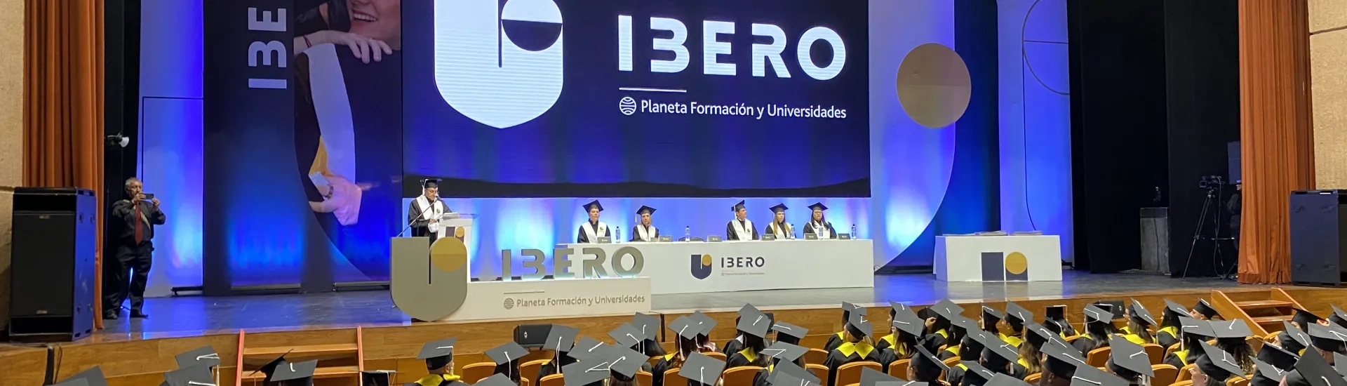 Graduación egresados universidad IBERO