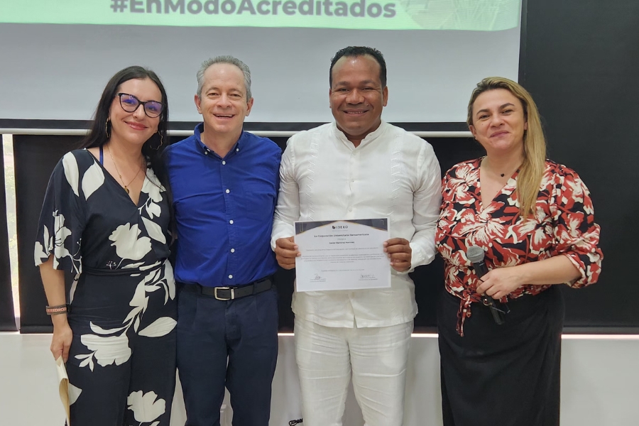 imagen-premiacion-egresados
