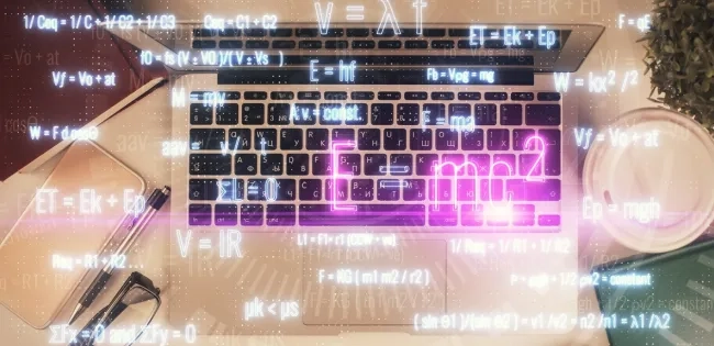 Concepto digital de fórmulas matemáticas sobre teclado, relacionado con el estudio virtual en la Licenciatura en Matemáticas.