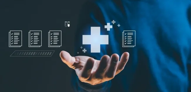 Cruz médica e iconos de gestión digital, concepto de transformación digital en calidad en salud