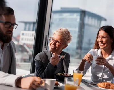 Desayuno con Egresados y Empresarios 