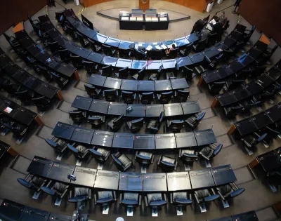 Vista del salón elíptico del Congreso de la República, espacio fundamental para el estudio del derecho constitucional y la creación de leyes en la rama judicial en Colombia.