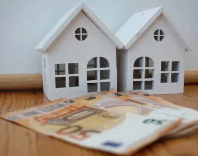 Casas a escala y dinero para el cálculo de activos en la declaración de renta
