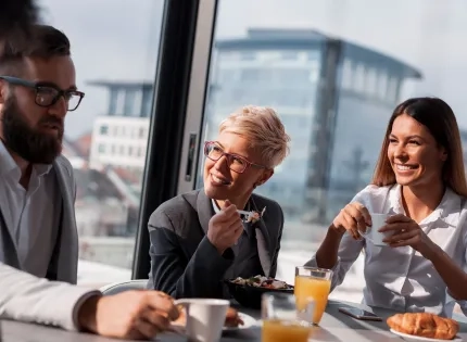Desayuno con Egresados y Empresarios