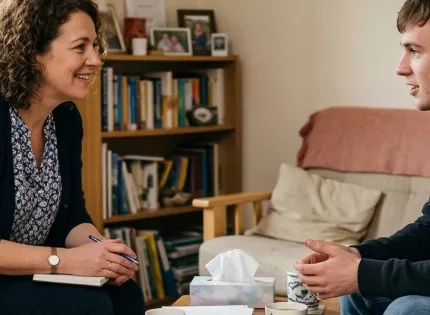 Técnicas de entrevista y diagnóstico social para profesionales de trabajo social | IBERO