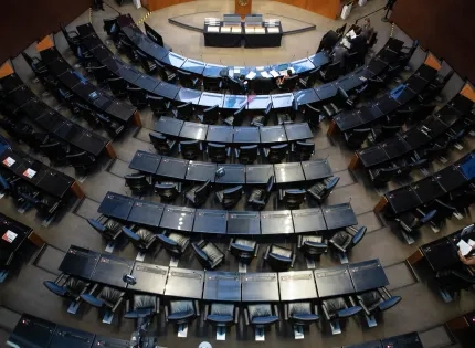 Vista del salón elíptico del Congreso de la República, espacio fundamental para el estudio del derecho constitucional y la creación de leyes en la rama judicial en Colombia.