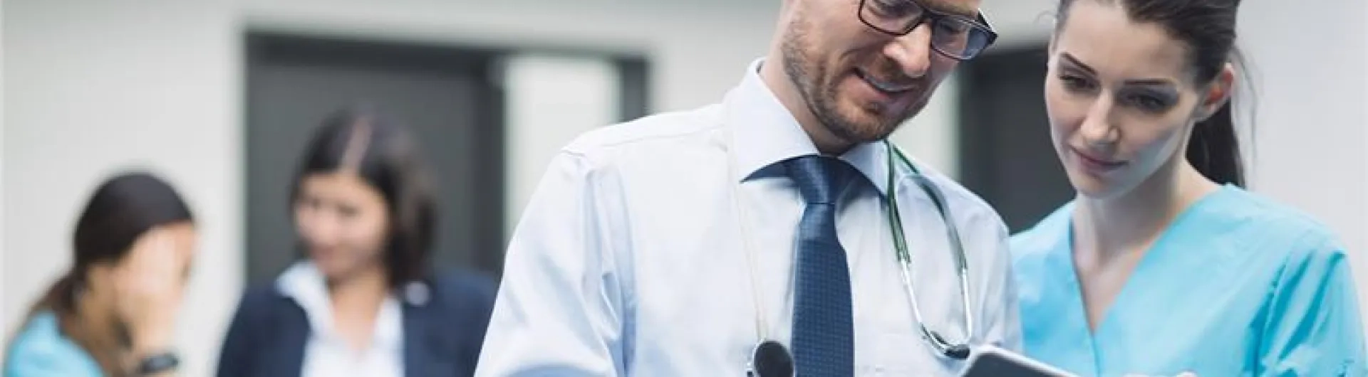 personal-de-calidad-en-salud-con-profesionales -medicos-ibero