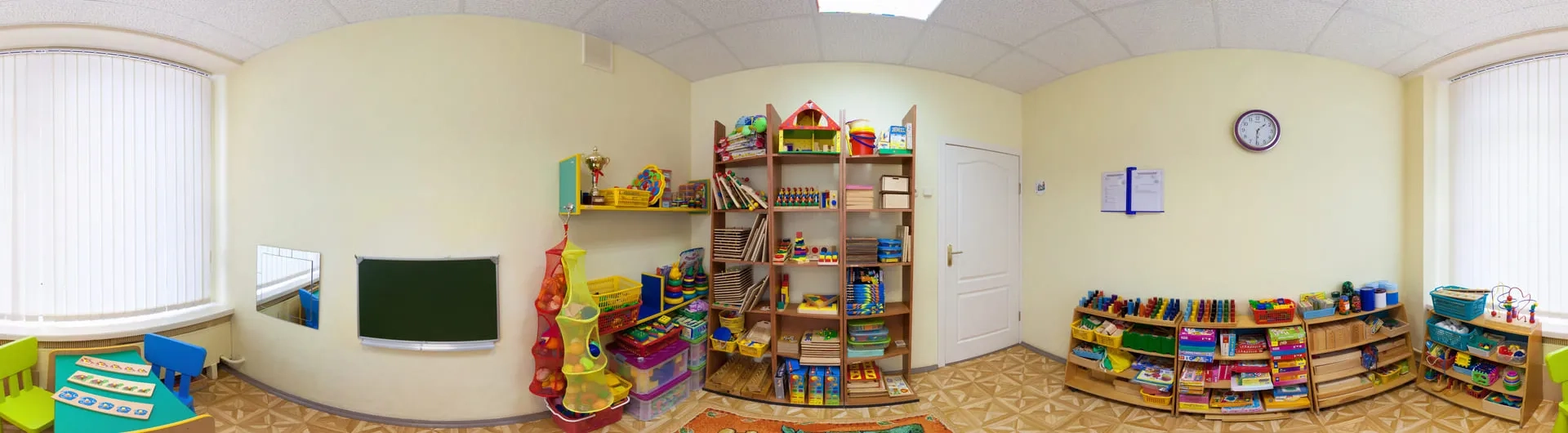 Estudiantes de Licenciatura en Educación Infantil virtual diseñando modelos de Evaluación del aprendizaje