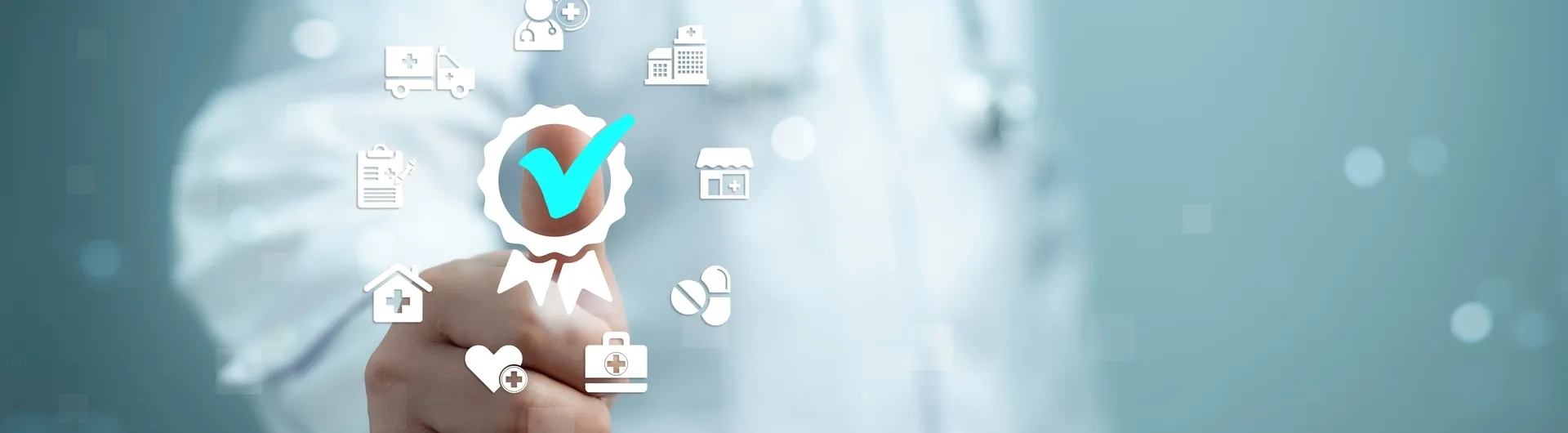 Médico interactuando con iconos digitales de servicios de salud y sello de calidad, simbolizando la acreditación y gestión eficiente del sistema de salud.