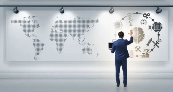 Profesional egresado de la especialización en inteligencia de negocios analizando un mapa de datos mundial con iconos de tecnología.